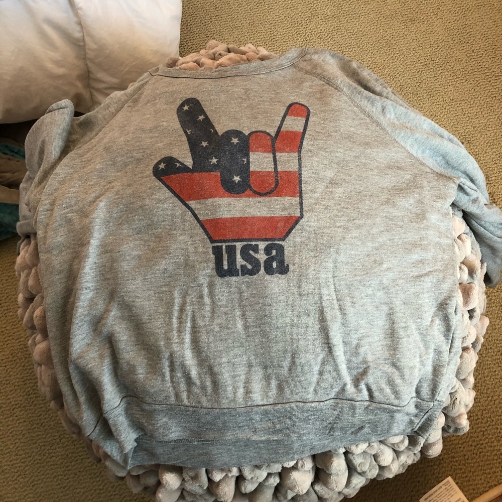 cute short USA shirt that’s sweatshirt material